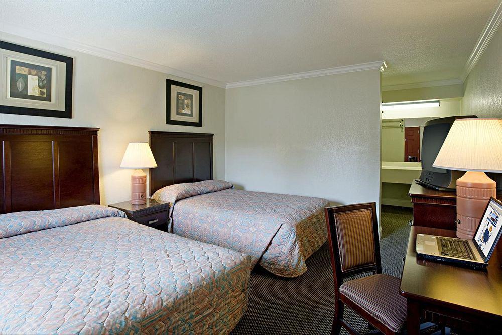Dream Inn Fresno Habitación foto